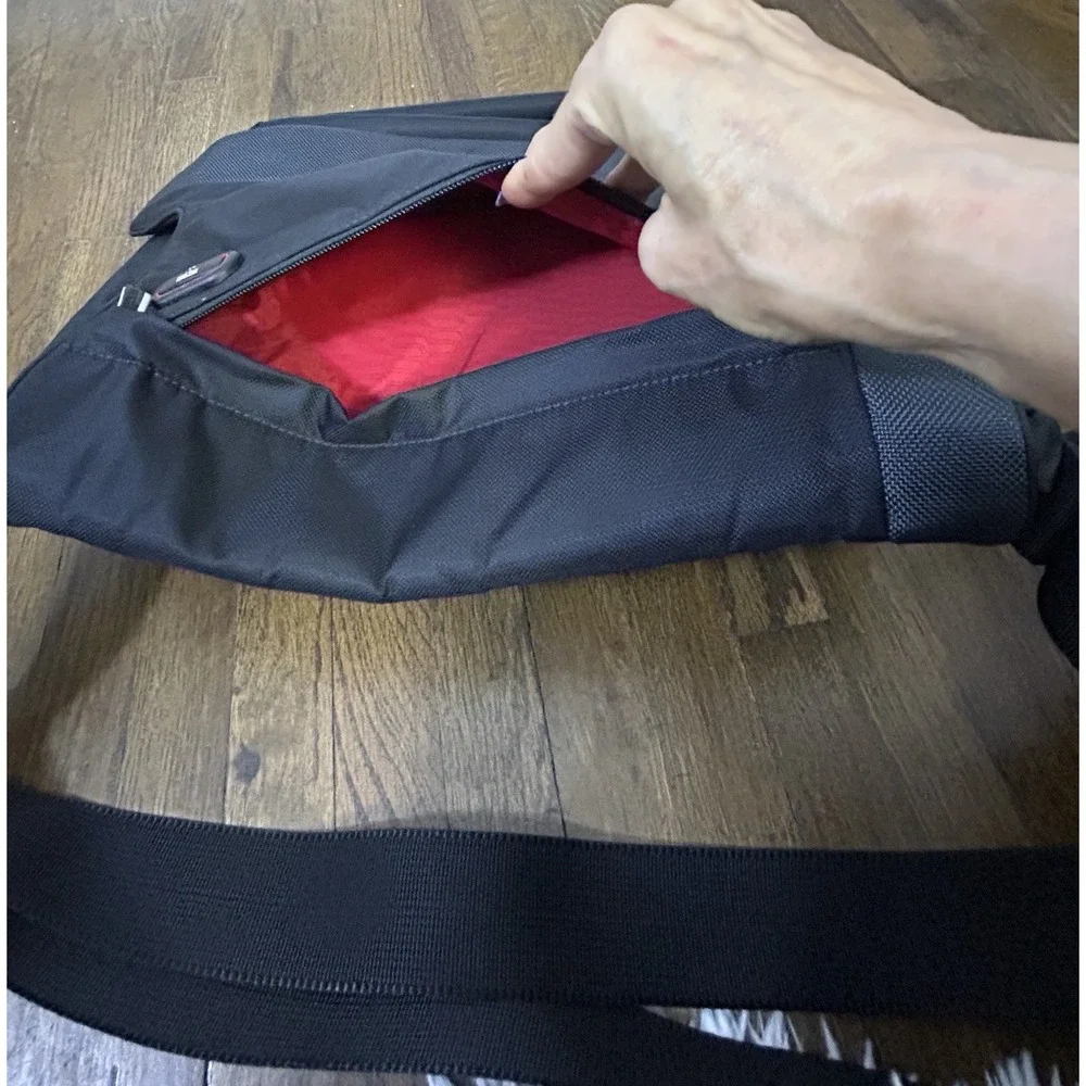 Tumi tech professional